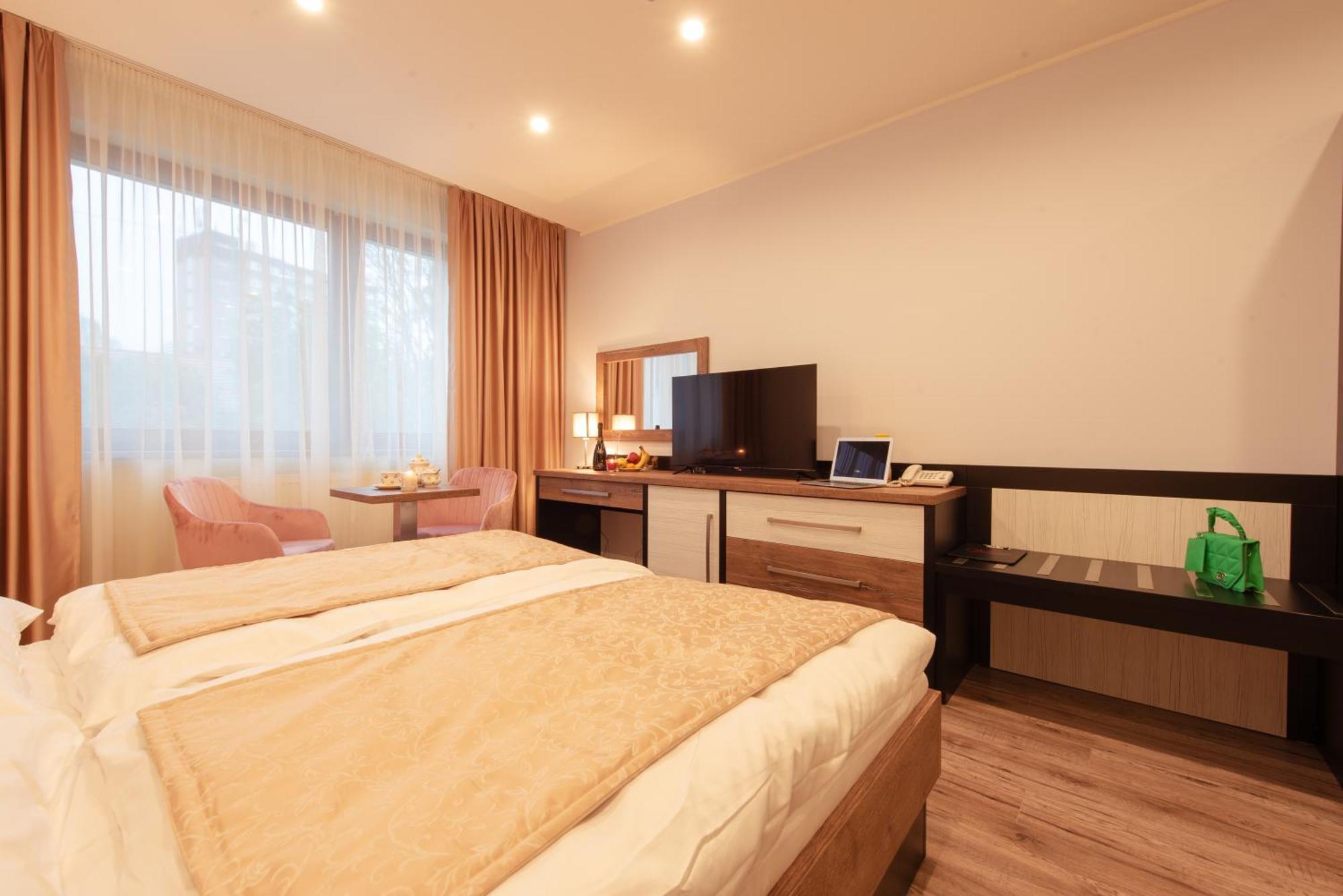 Hotel Viktor Bratislava Exteriör bild