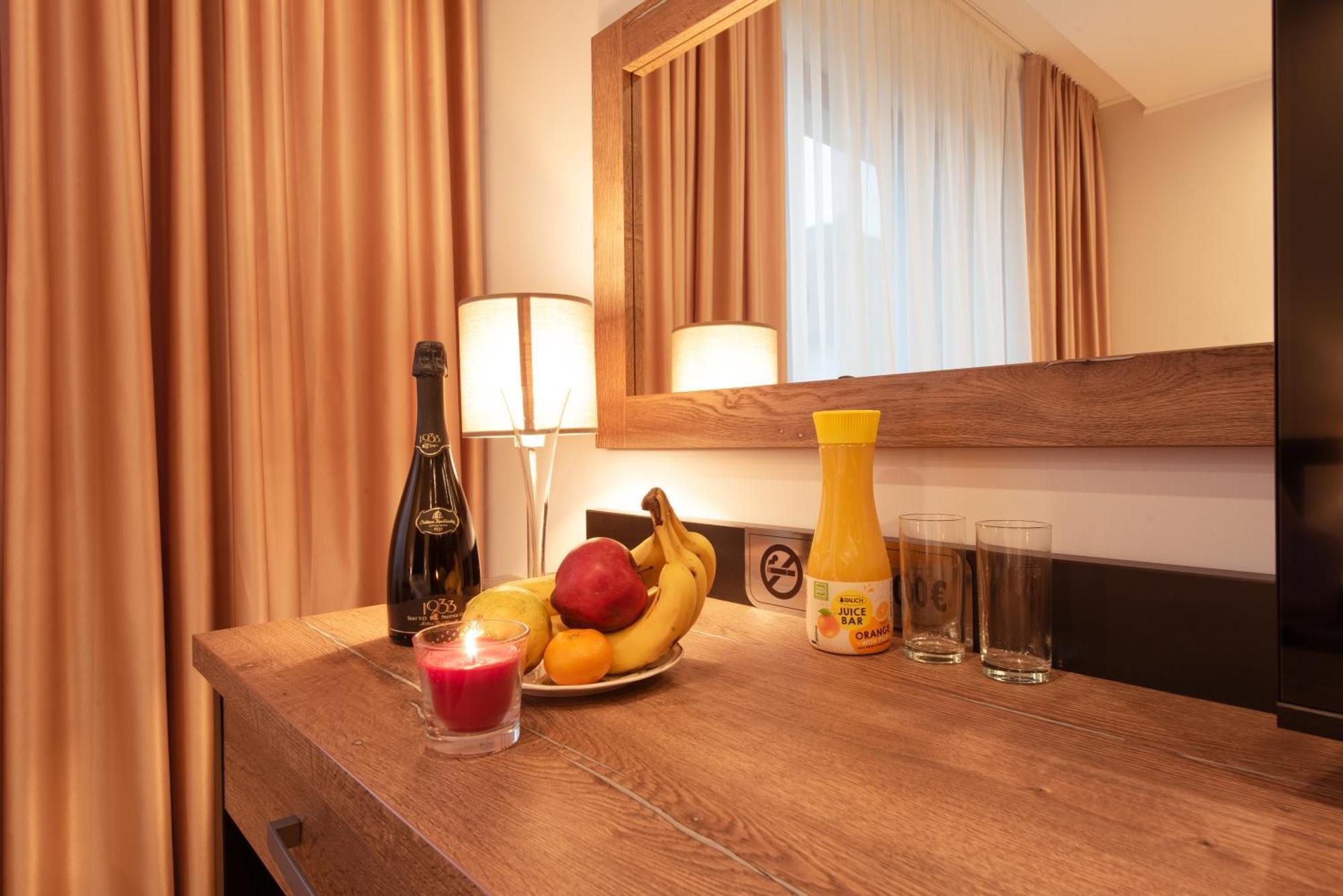 Hotel Viktor Bratislava Exteriör bild
