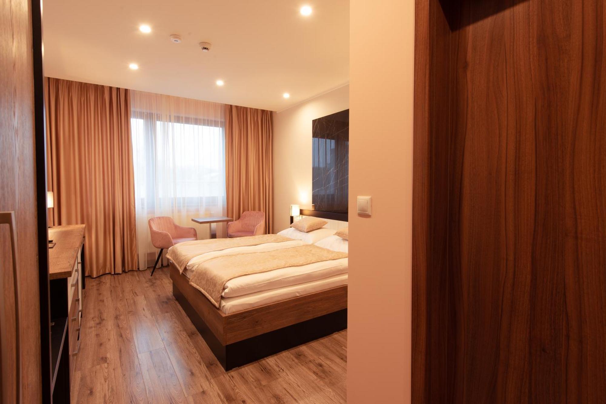 Hotel Viktor Bratislava Exteriör bild