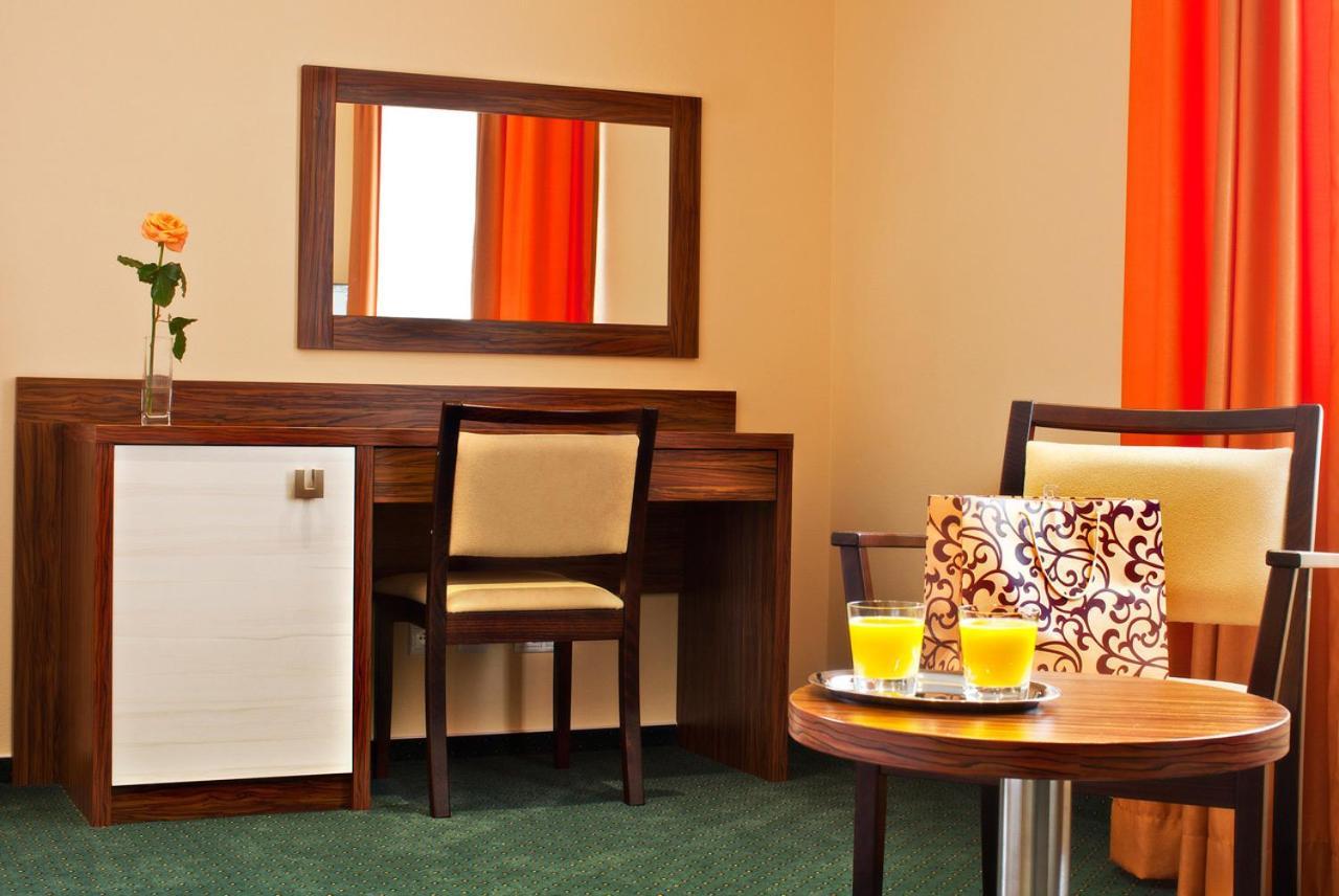 Hotel Viktor Bratislava Exteriör bild
