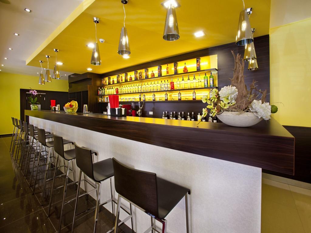 Hotel Viktor Bratislava Exteriör bild
