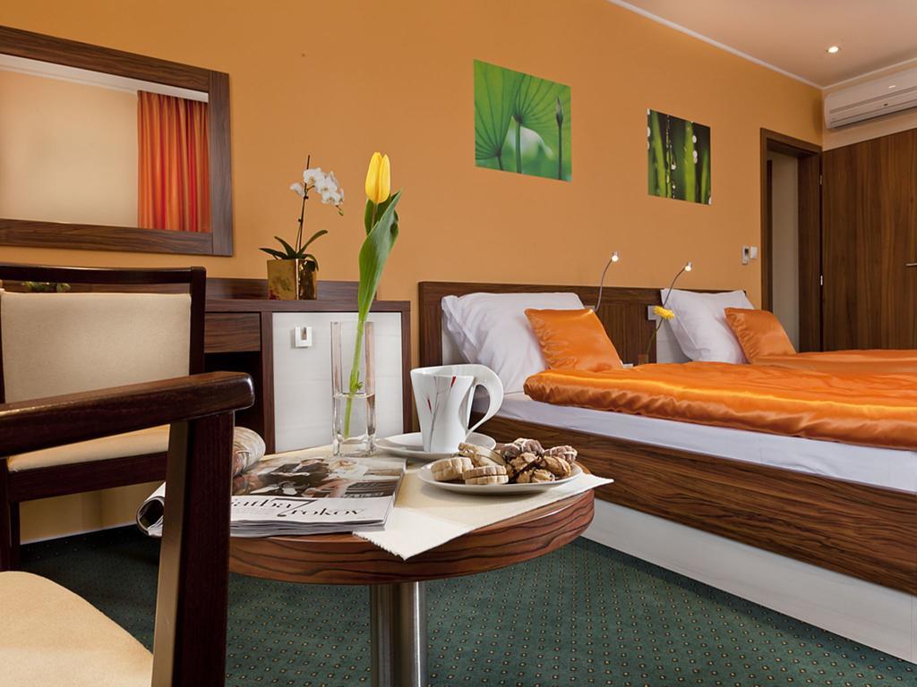 Hotel Viktor Bratislava Exteriör bild