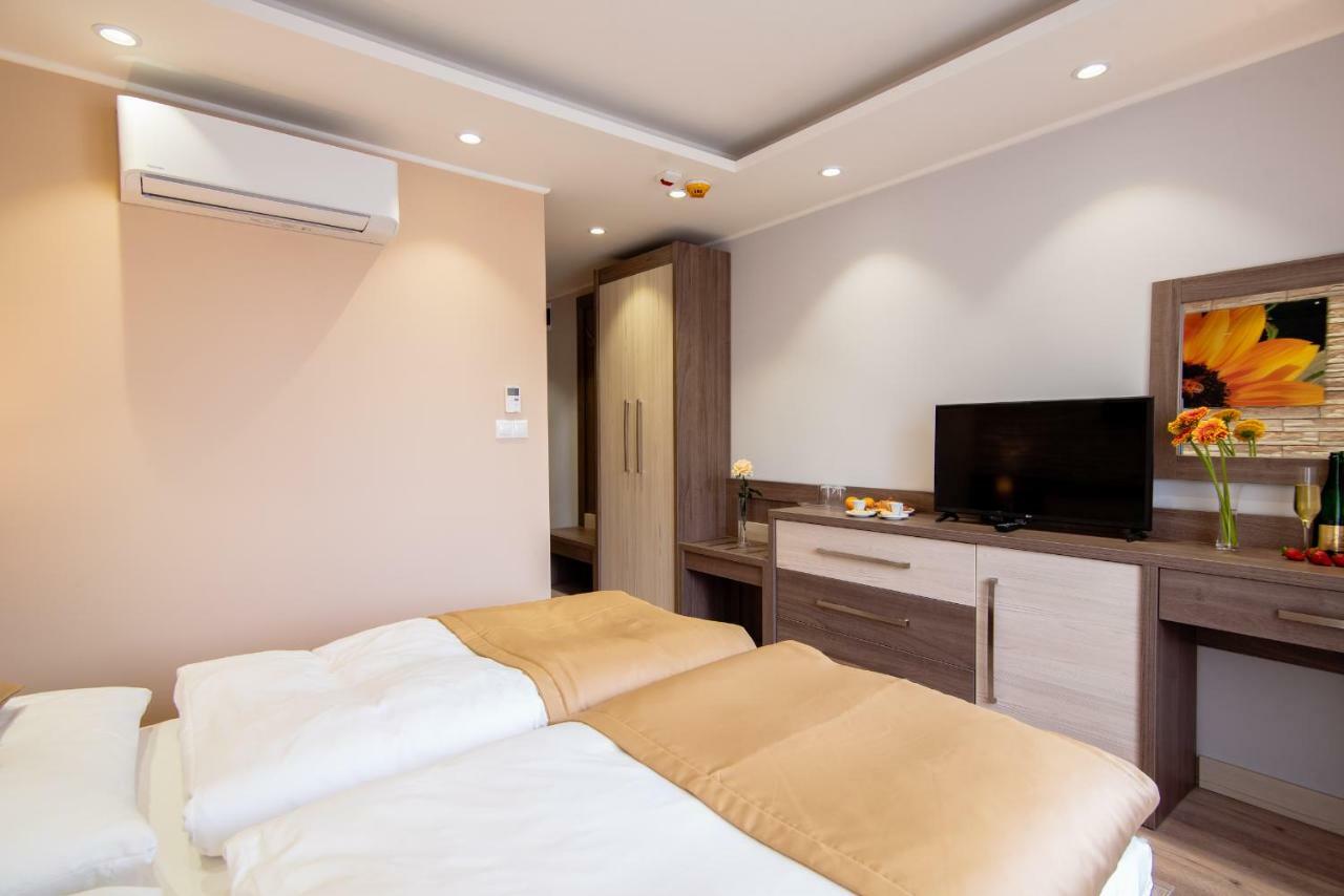 Hotel Viktor Bratislava Exteriör bild