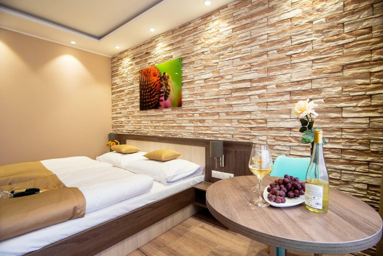 Hotel Viktor Bratislava Exteriör bild